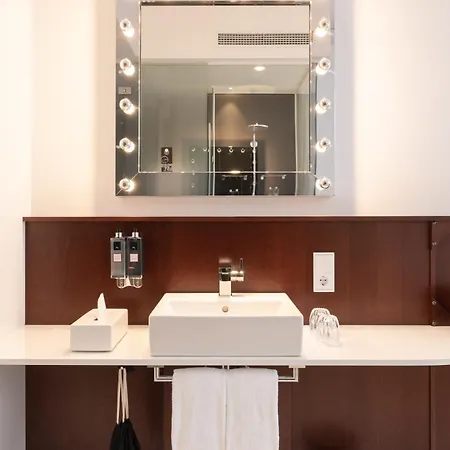 Ruby Leni Hotel
